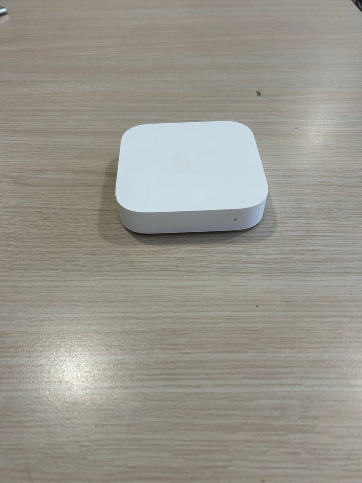 Beyaz Apple router - Görsel 3