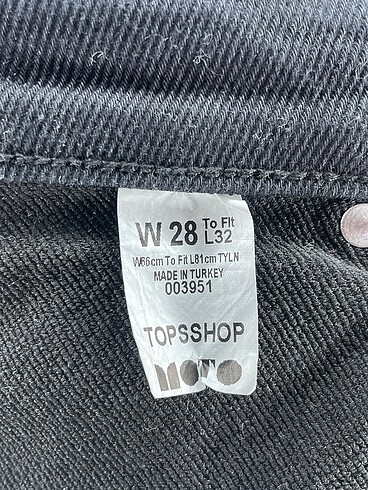26 Beden siyah Renk Topshop Skinny %70 İndirimli.
