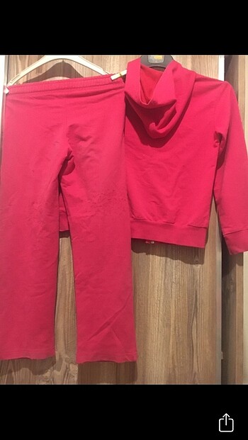 Diğer Pembe eşofman takımı .