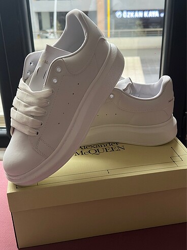 ALEXANDER MCQUEEN