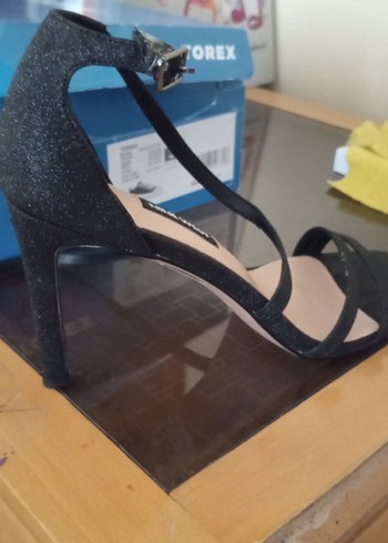 38 Beden Nine West Siyah Parlak Topuklu Kadın Sandalet