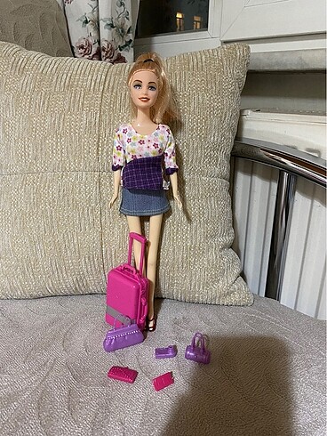 Barbie bebek ve eşyaları