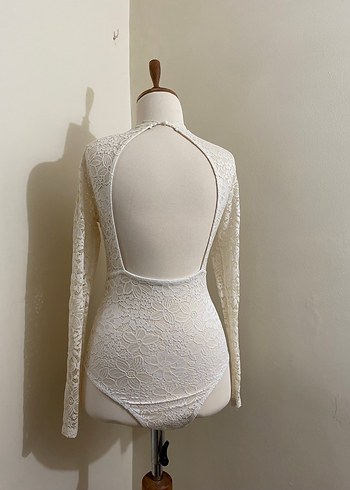 Dantel Detaylı Beyaz Yüksek Yakalı Kadın Bluz - Görsel 3