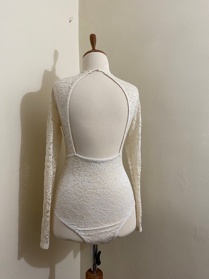 Dantel Detaylı Beyaz Yüksek Yakalı Kadın Bluz - Görsel 3