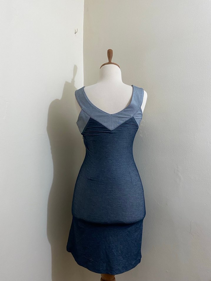 Navy V Yaka Kolsuz Nakışlı Elbise - Görsel 2