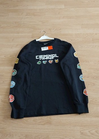 Diğer Renkli Yama Detayli Siyah Bisiklet Yaka Sweatshirt
