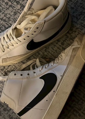 Nike Blazer Mid77