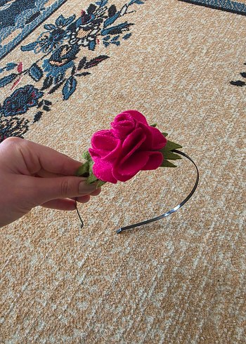 Pembe Çiçekli Fırfırlı Taç - Görsel 3