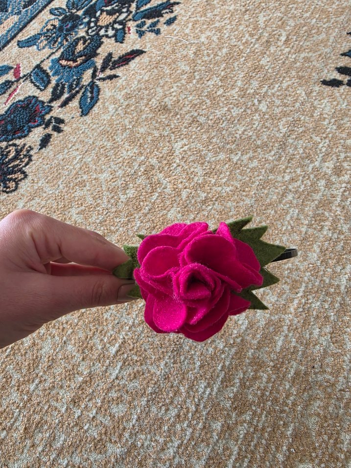 Pembe Çiçekli Fırfırlı Taç - Görsel 2