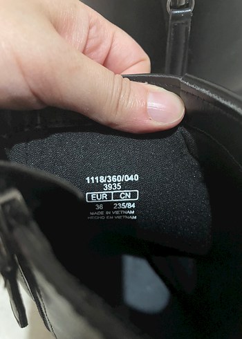 36 Beden siyah Renk Bershka Tokalı Siyah Deri Blok Topuklu Kadın Bot