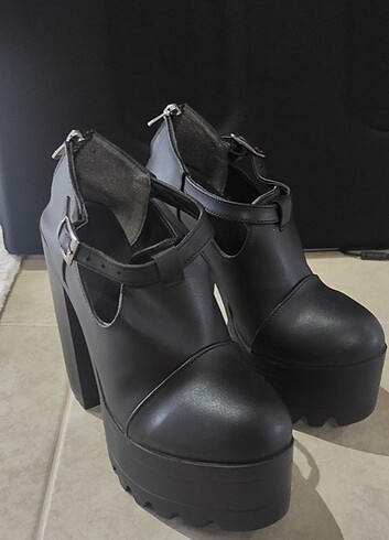 38 Beden siyah Renk Yüksek Topuklu Siyah Ayakkabı 
