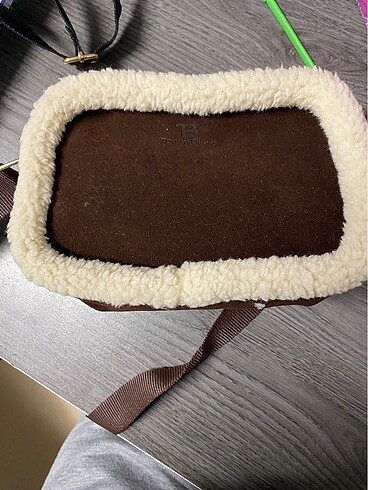 Taba rengi peluşlu çanta
