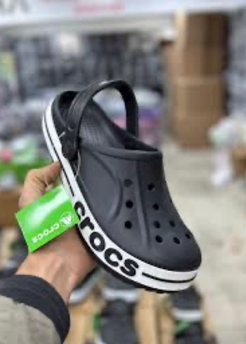 Crocs 44