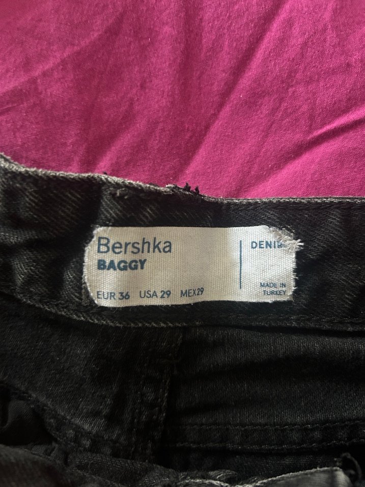 Bershka Yırtık Kot Pantolon - Görsel 3