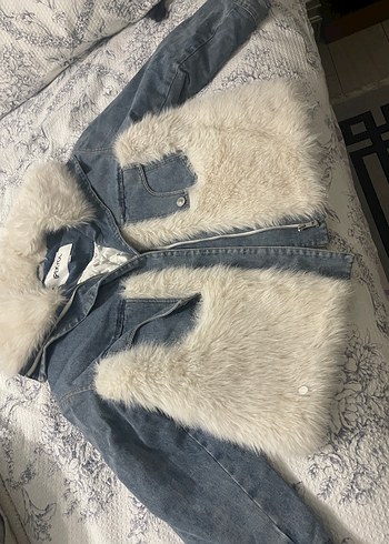 l Beden Kürk Detaylı Beyaz Denim Ceket