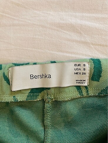 Bershka Bershka yeşil mini kumaş şort