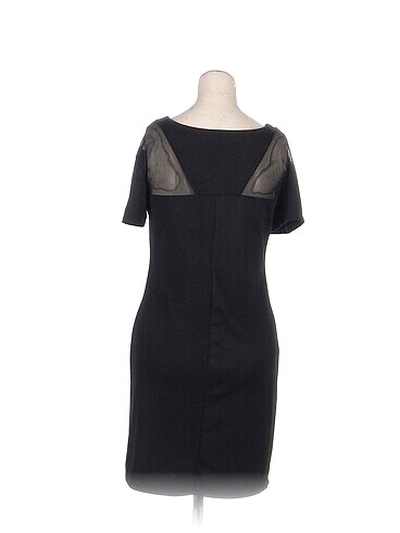40 Beden PreLoved Kısa Elbise %70 İndirimli.