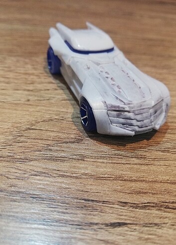 Hot Wheels BATMOBILE (uzun kartonet) 