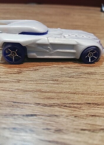  Hot Wheels BATMOBILE (uzun kartonet) 
