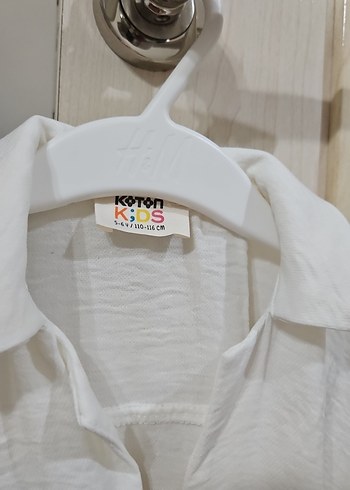 düğmeli krem crop gömlek yeşil şort - Görsel 2