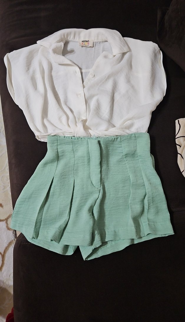 düğmeli krem crop gömlek yeşil şort - Görsel 5