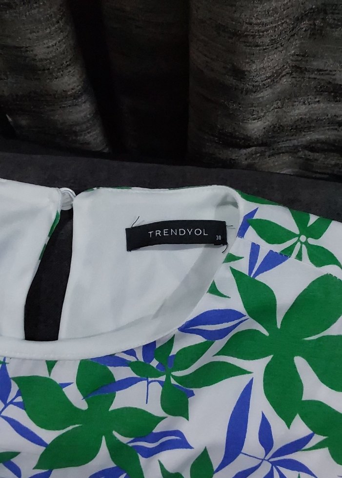 Renkli Yaprak Desenli Bol Kesim Elbise - Görsel 2