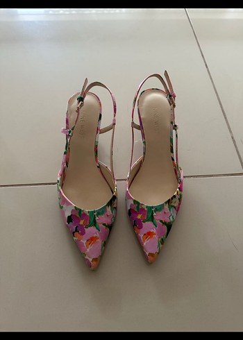 Pembe Çiçekli Tokalı Stiletto