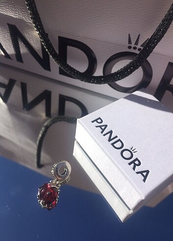 Pandora uğur böceği charm