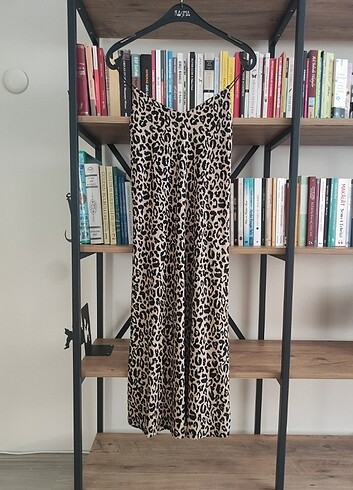 Leopar askılı elbise