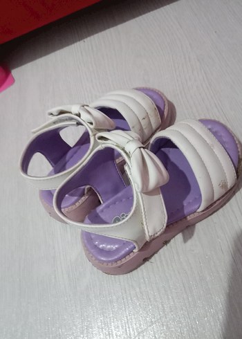 23 Beden Kız Çocuk Beyaz Fiyonklu sandalet