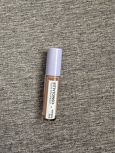 Pastel Makeup To Skincare Eye Cream + Hydrating Satin Concealer 