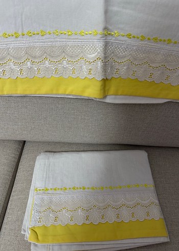 Nakışlı Beyaz Sarı yastık kılıfı - Görsel 2