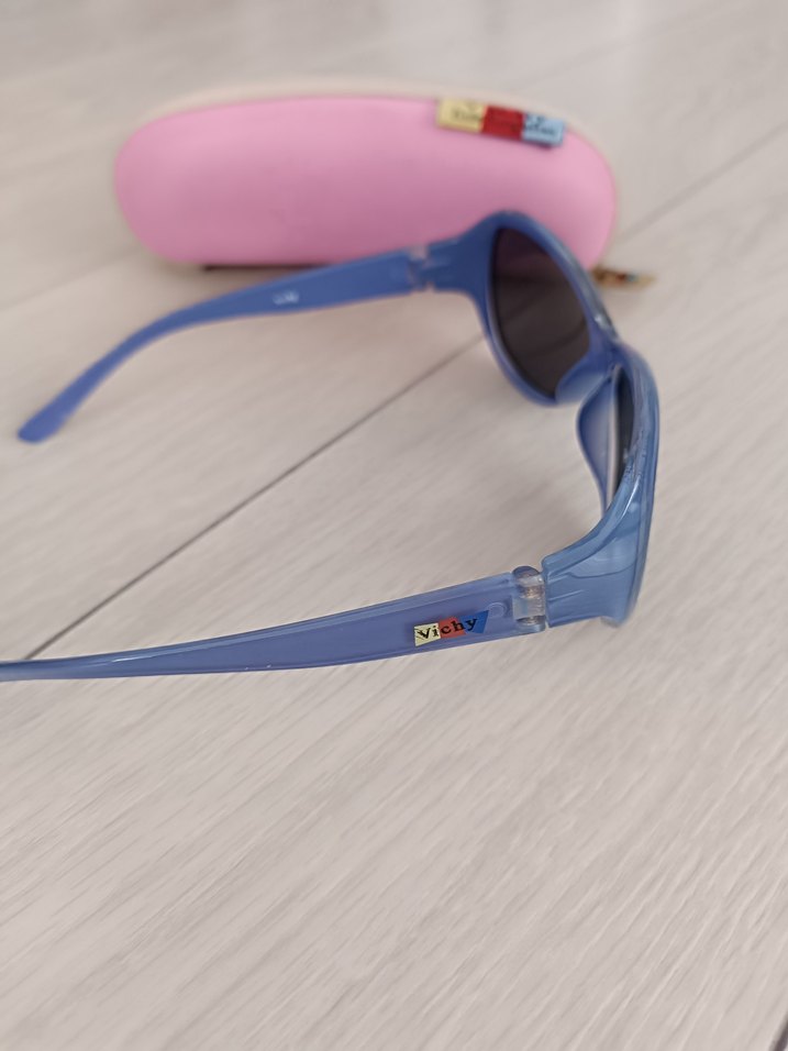 VİCHY marka unisex çocuk güneş gözlüğü Velcro Kılıf - Görsel 3