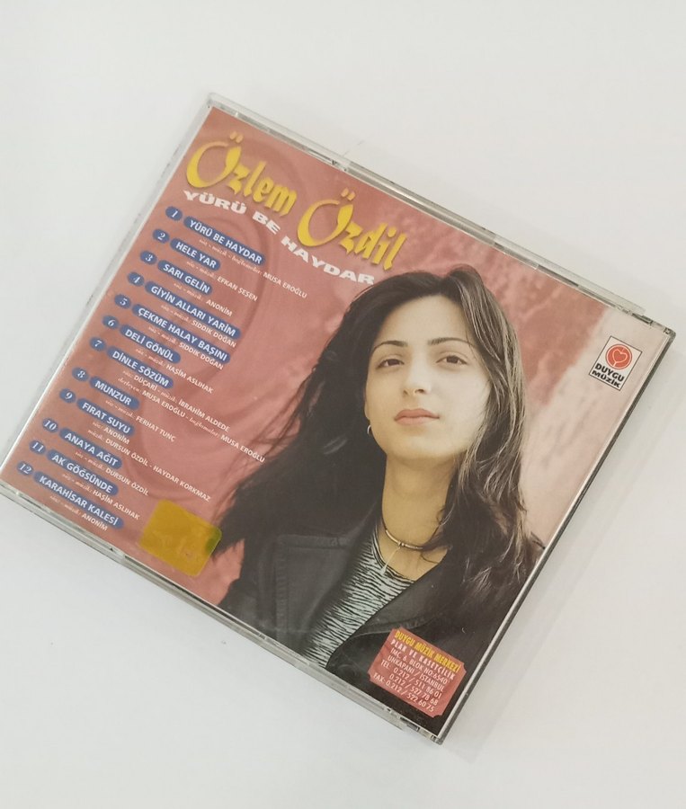 Özlem Özdil - Yürü Be Haydar CD albümü - Görsel 3