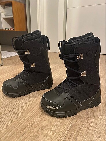 Diğer Thirtytwo snowboard botu