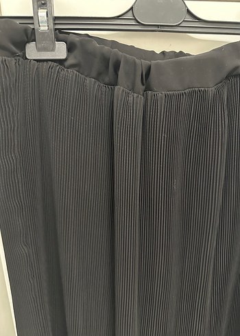 Siyah Piliseli Uzun Rahat Kesim Etek - Görsel 2