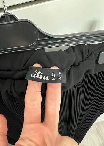 Siyah Piliseli Uzun Rahat Kesim Etek - Görsel 3