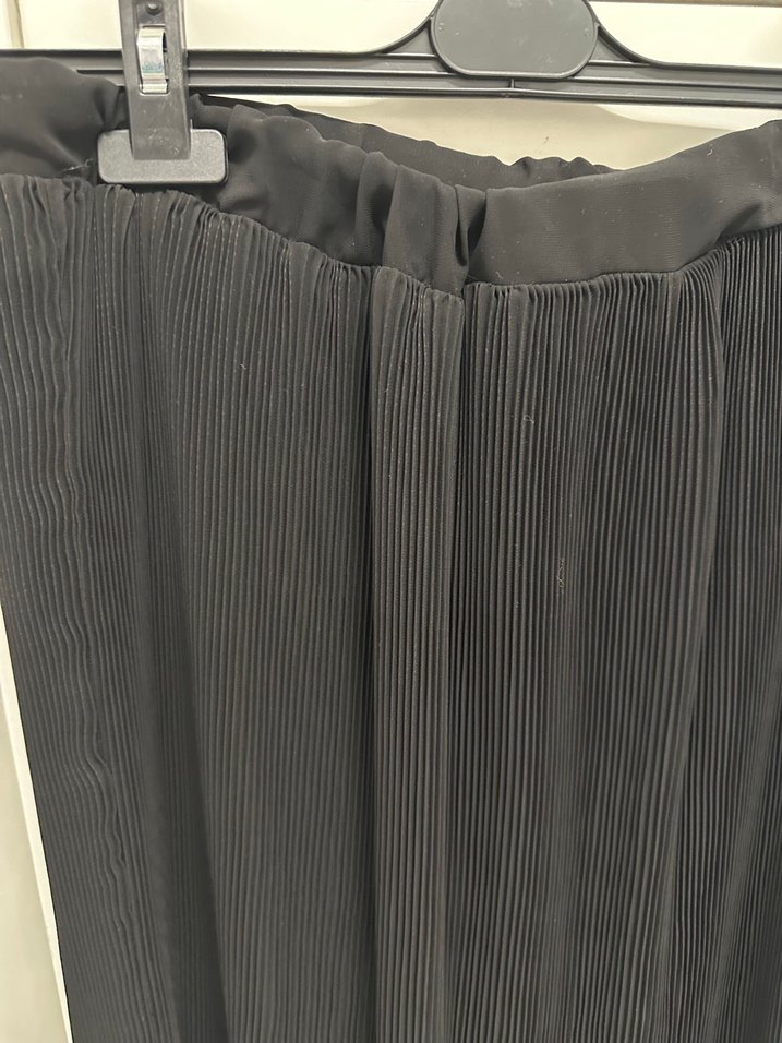 Siyah Piliseli Uzun Rahat Kesim Etek - Görsel 2