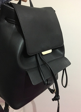  Zara siyah sırt çantası 