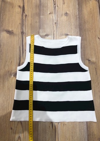 Beyaz Siyah Çizgili Yüksek Yakalı Crop Top - Görsel 4