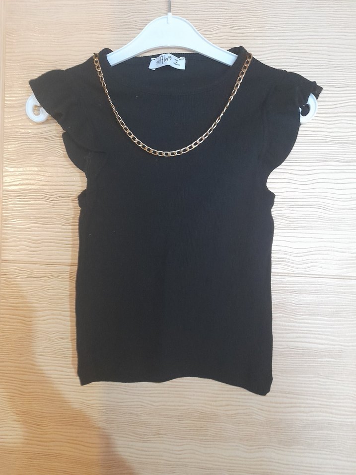 Zincir Detaylı Siyah Kız Tişörtü
hiç giyilmedi  s beden - Görsel 2