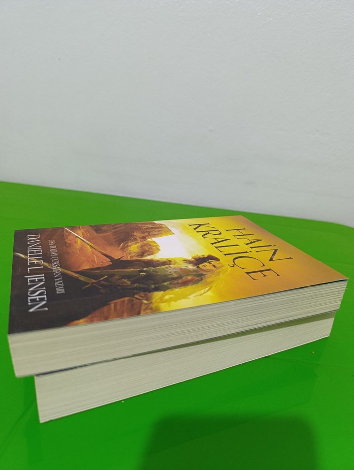 Köprü Krallığı ve Hain Kraliçe - Danielle L. Jensen - Görsel 2