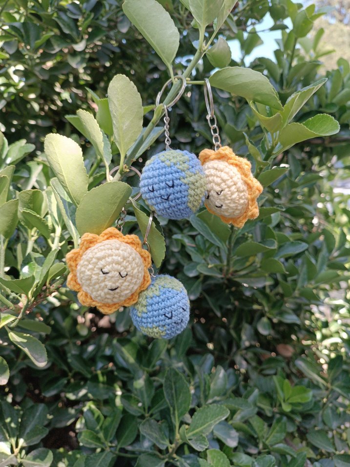 Güneş ve Dünya Figürlü Amigurumi Anahtarlık - Görsel 4