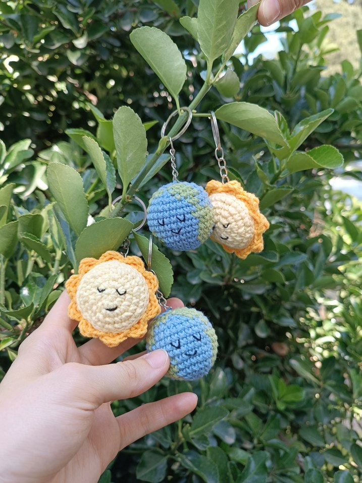 Güneş ve Dünya Figürlü Amigurumi Anahtarlık - Görsel 5
