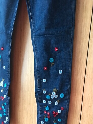 Diğer Likralı Dar paça kot pantolon?