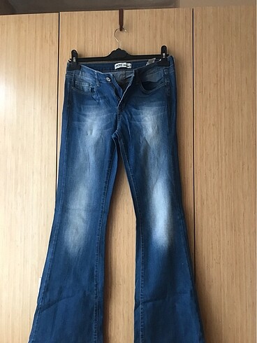 Likralı geniş paça kot pantolon