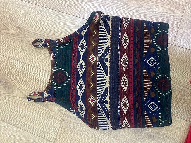 s Beden Halter yaka crop