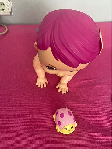 Emekleyen bebek