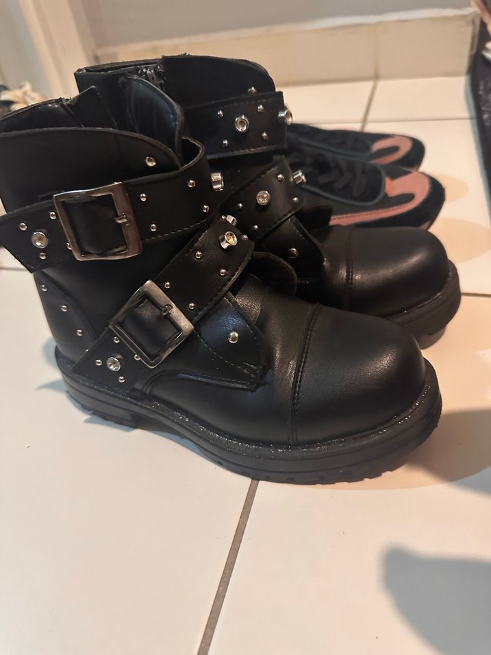 Siyah Tokalı Yüksek Topuklu Gotik Kadın Botları - Görsel 2