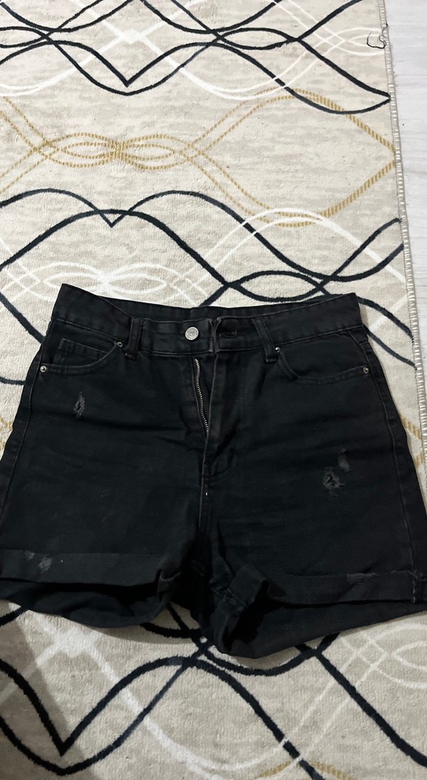 Siyah Bol Kesim Kemerli Mini Denim Şort - Görsel 3